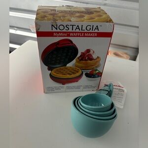 Measuring cups and waffle maker